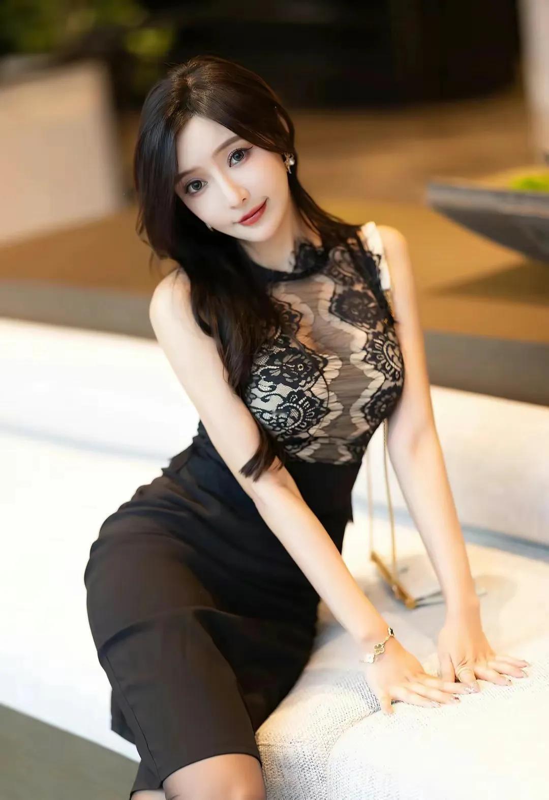 女神瑶瑶，黑长裙，长发飘飘，高跟鞋👠