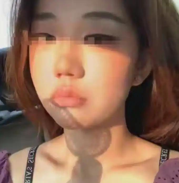 感觉她主要是为了博流量，维权是幌子，泄愤倒有点理由。视频里可以看到，4岁的小男孩