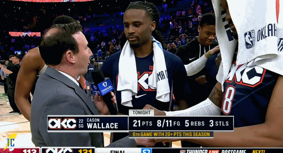 群贤毕至！赛后杰伦威廉姆斯莫名其妙给大家分糖，然后不知道是谁给卡森华莱士扔毛巾?