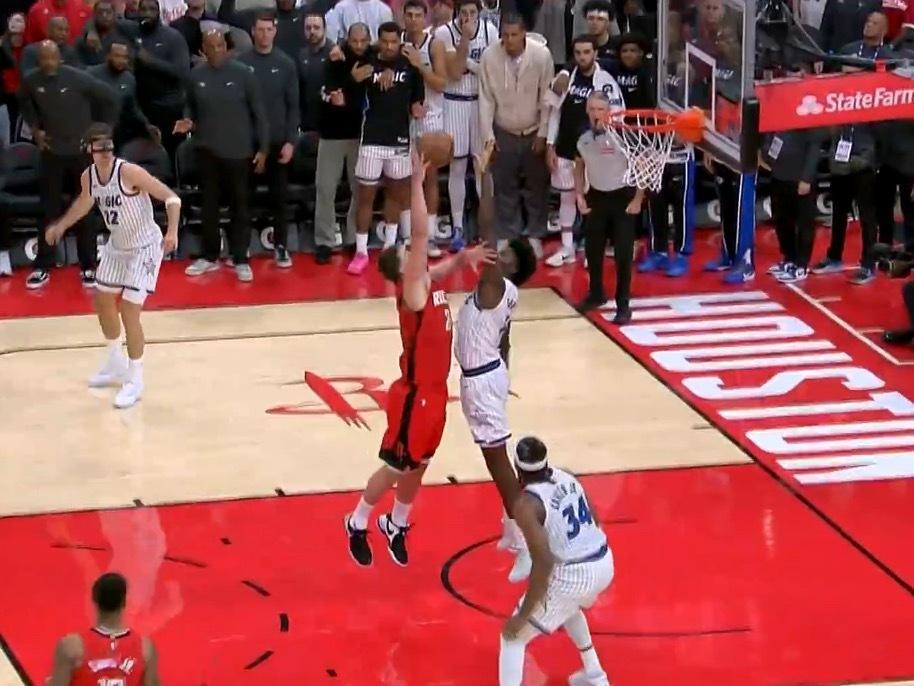 布雷克加罚失手，没想到被申京勾手绝平，火箭魔术进入加时！ 