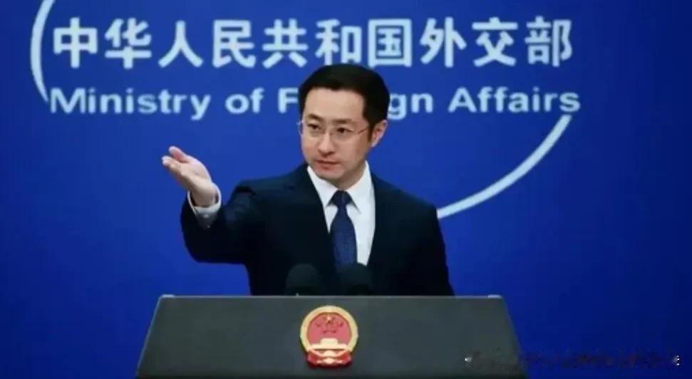 外交部回怼"猴子视频"：一句话让外媒闭嘴，南海废纸裁决再被钉死！

外媒挖坑？林