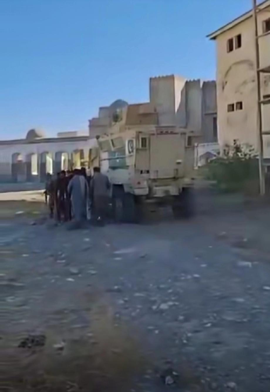 巴塔恐怖分子今天对巴基斯坦瓦纳学院发动自杀式袭击，已造成12人死亡。巴基斯坦军方