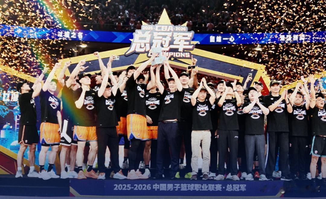 上海夺冠创造五大不可思议！再见大白边！夺冠奖金出炉，卢伟霸气表态
北京时间6月6
