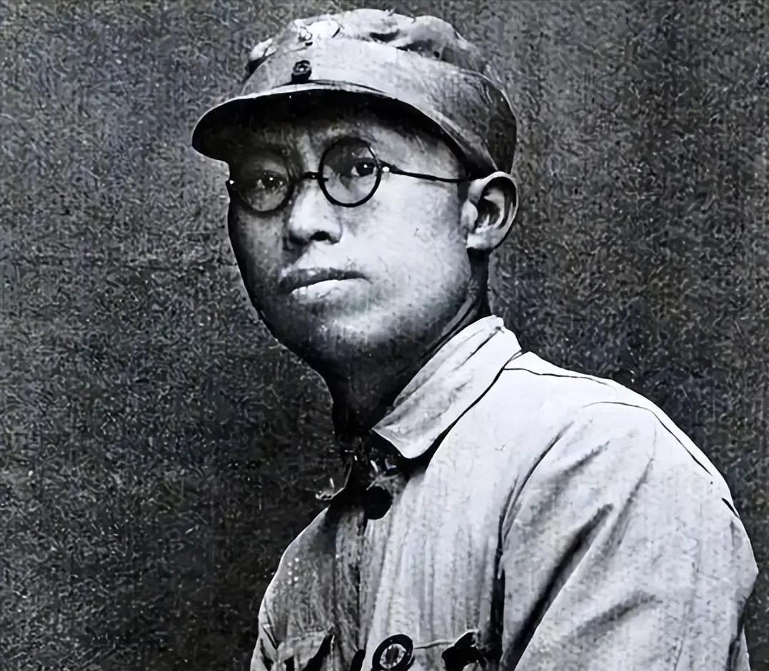 东北野战军政委罗荣桓，每次下部队都有个雷打不动的习惯——必定要见营连级的政工干部