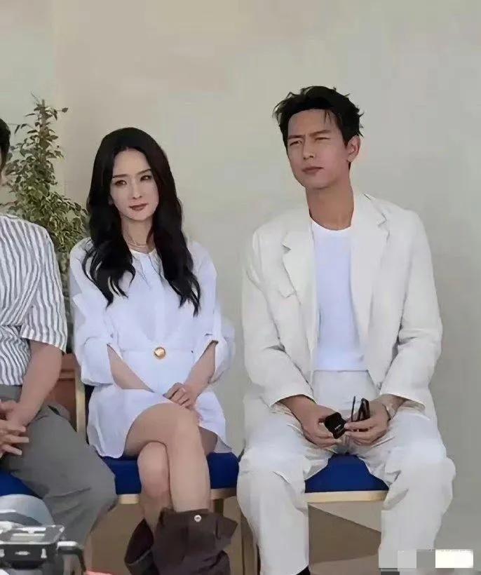 杨幂老相藏不住了？医美没用，修图也不行？
我怎么没看出来，感觉很不错啊，这个发型
