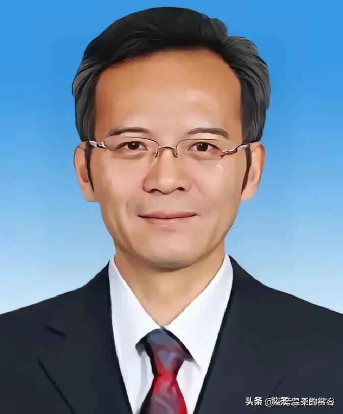1987年，冯煜芳从国防科技大学毕业的时候，他父亲在浙江余姚经营的工厂已经颇具规