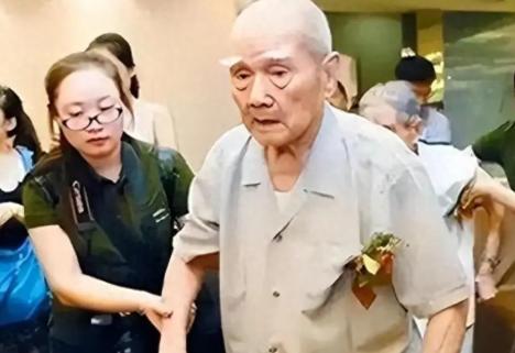 太好哭了！台湾老兵 72 岁才敢在家乡说出真话。从江苏老家远赴台湾，隐姓埋名大半