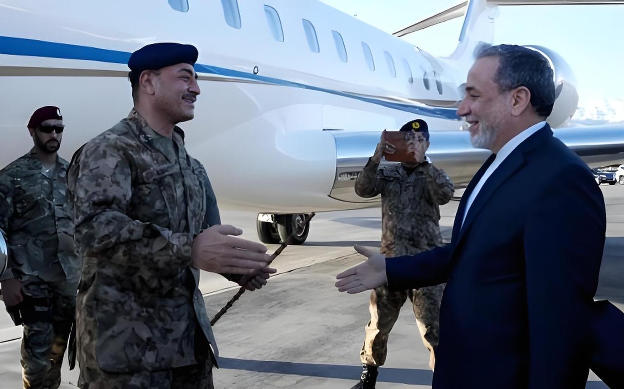 伊朗大概率在最后一刻会参加谈判的，现在一会说去过一会儿又说不去，大概率是演给国内