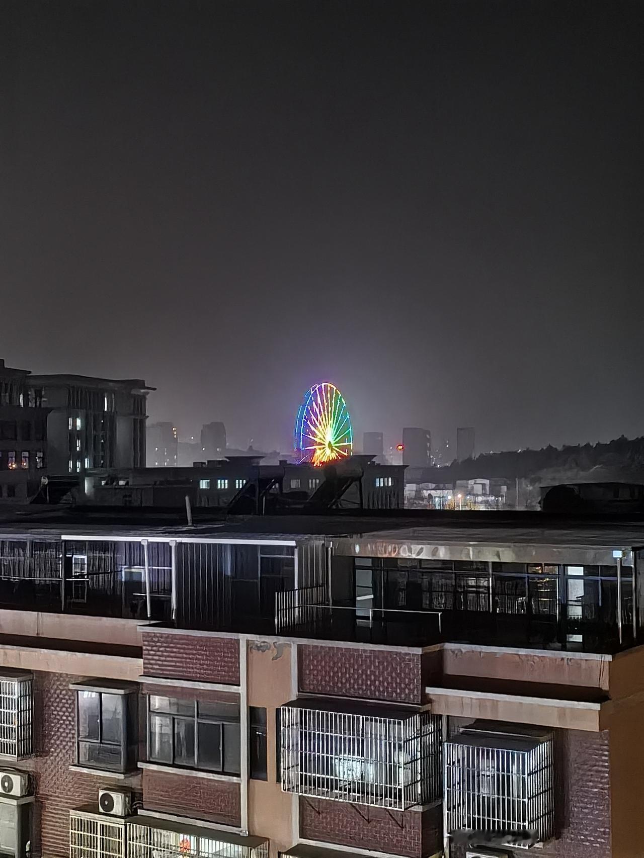 岳飞为什么斗不过秦桧呢? 岳飞是“精忠报国”的铁血战神，背上刺着誓言，手握沥泉枪