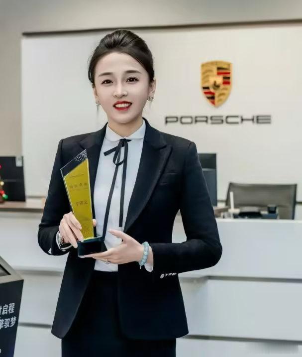 保时捷女销冠起诉造谣一张嘴，维权跑断腿。明明人家是颜值在线，工作努力，老天爷赏饭