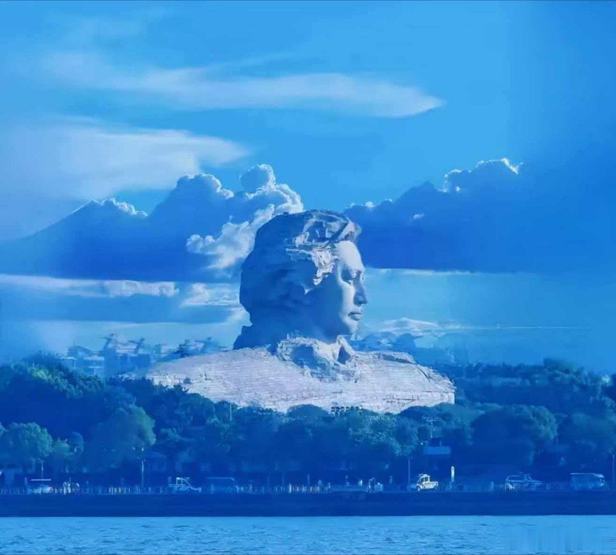 他走出韶山，挥挥衣袖，三座大山掀翻！建立新中国 