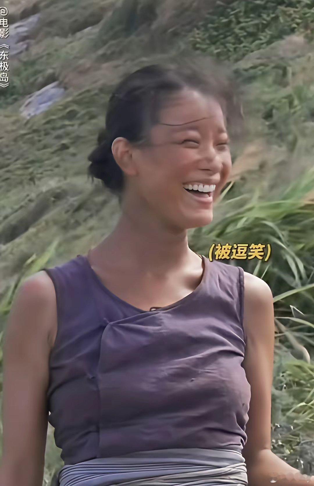 这居然是倪妮，为了贴合人物，休息时间晒太阳🌞，期待新剧！ ​​​