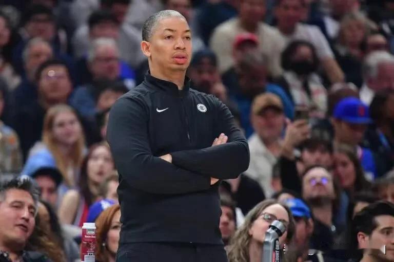 据NBA分析网记者罗伯特马维报道，快船在周三比赛中虽然130-125击败了勇士终