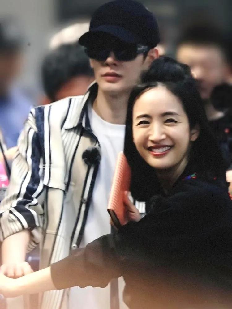 《花少》总导演把话挑明了：这季，我们不吵了粉丝心刚放下，林依晨就拎着一个蛇皮袋出
