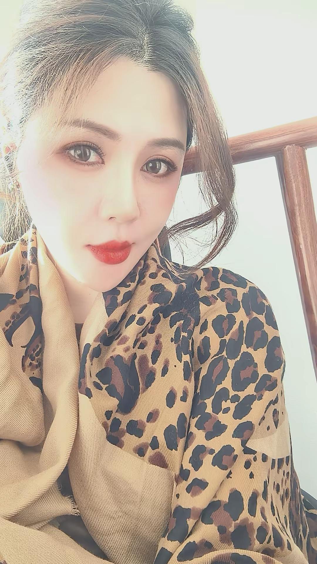你们很热吗？为啥年轻人温度都喜欢那么低，真的是年龄大了吹个空调都心酸
