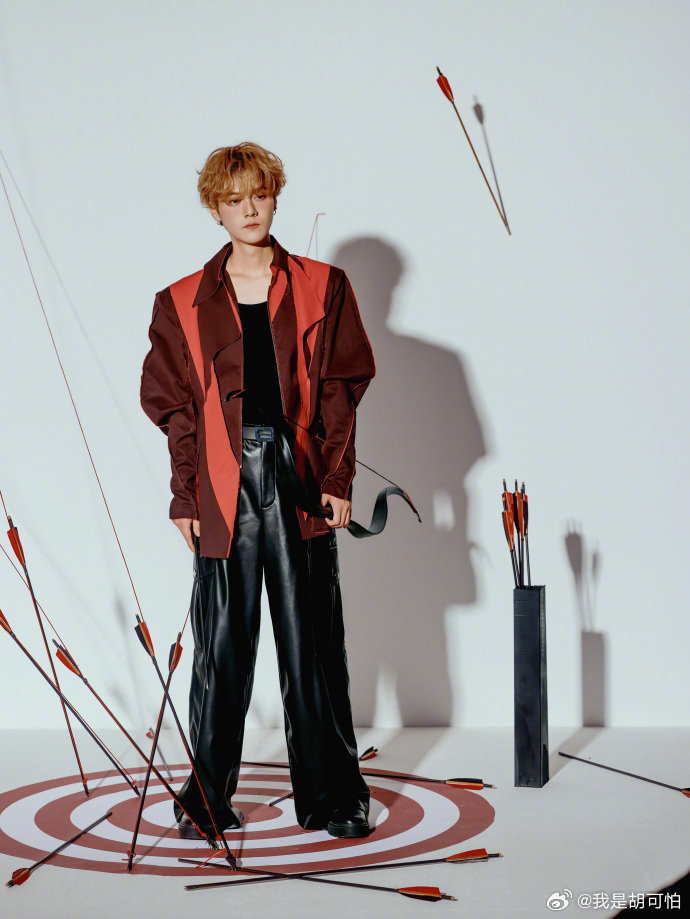 鹿晗新商务是umbro茵宝代言人吗！！！现在预热的海报都这么好看啊！！！鹿晗新商