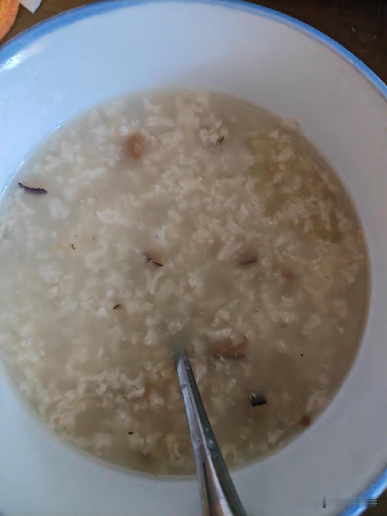 大家相信吗？武汉现在的温度局部地区达到39℃，我没开空调开了电扇还是对着墙吹！今