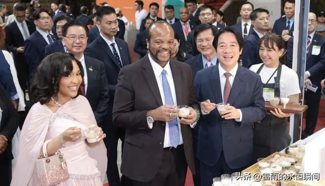 窜访台湾的一国国王！


据报道，台湾当局赖清德举行双十酒会，邀请了世界上上百人