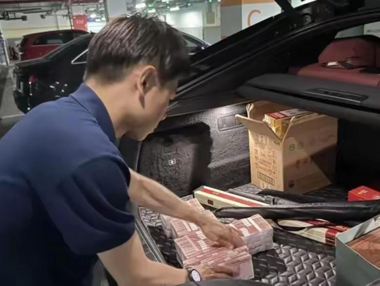 4000万现金堆满出租屋：饿了么前CEO韩鎏的双面人生出租屋里，成捆的百元大钞与