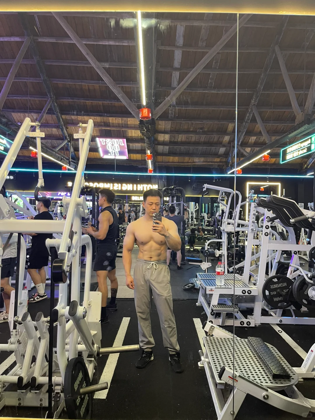 开学了 健身房又要挤满人了😬