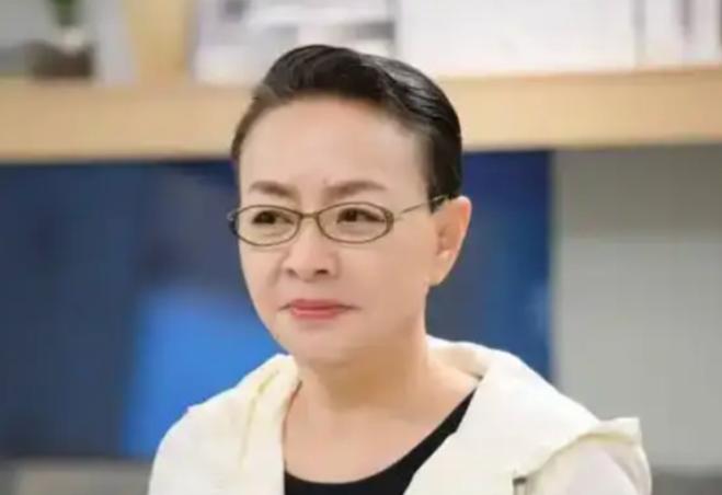 一次，宋丹丹要给巴图买一辆一百多万的路虎，但巴图却赶紧阻止，他说:“给我买辆最便