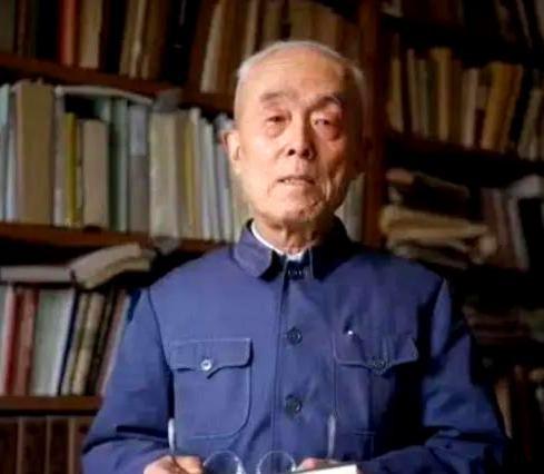 1994年，国学大师季羡林的发妻彭德华与世长辞，需筹措四万元丧葬费用。季羡林要求