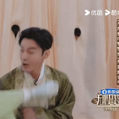 刘涛一脚踹开霓凰郡主的回忆无限超越班 霓凰郡主的武功模式一键启动，刘涛甚至不需要