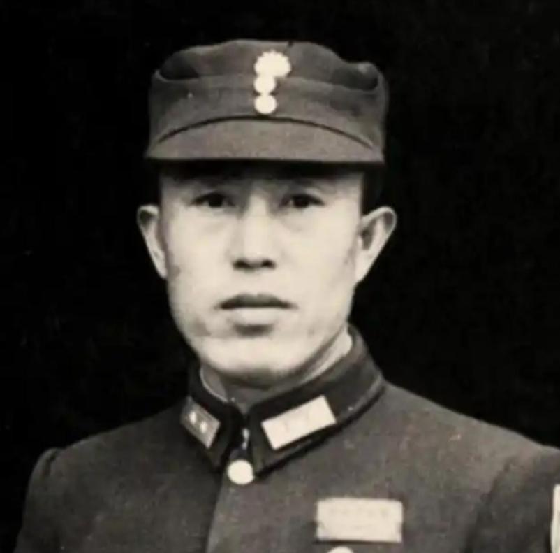 1938年初的一个寒冷清晨，韩复榘被执行枪决的消息刚刚传开，郑洞国就已经带着士兵