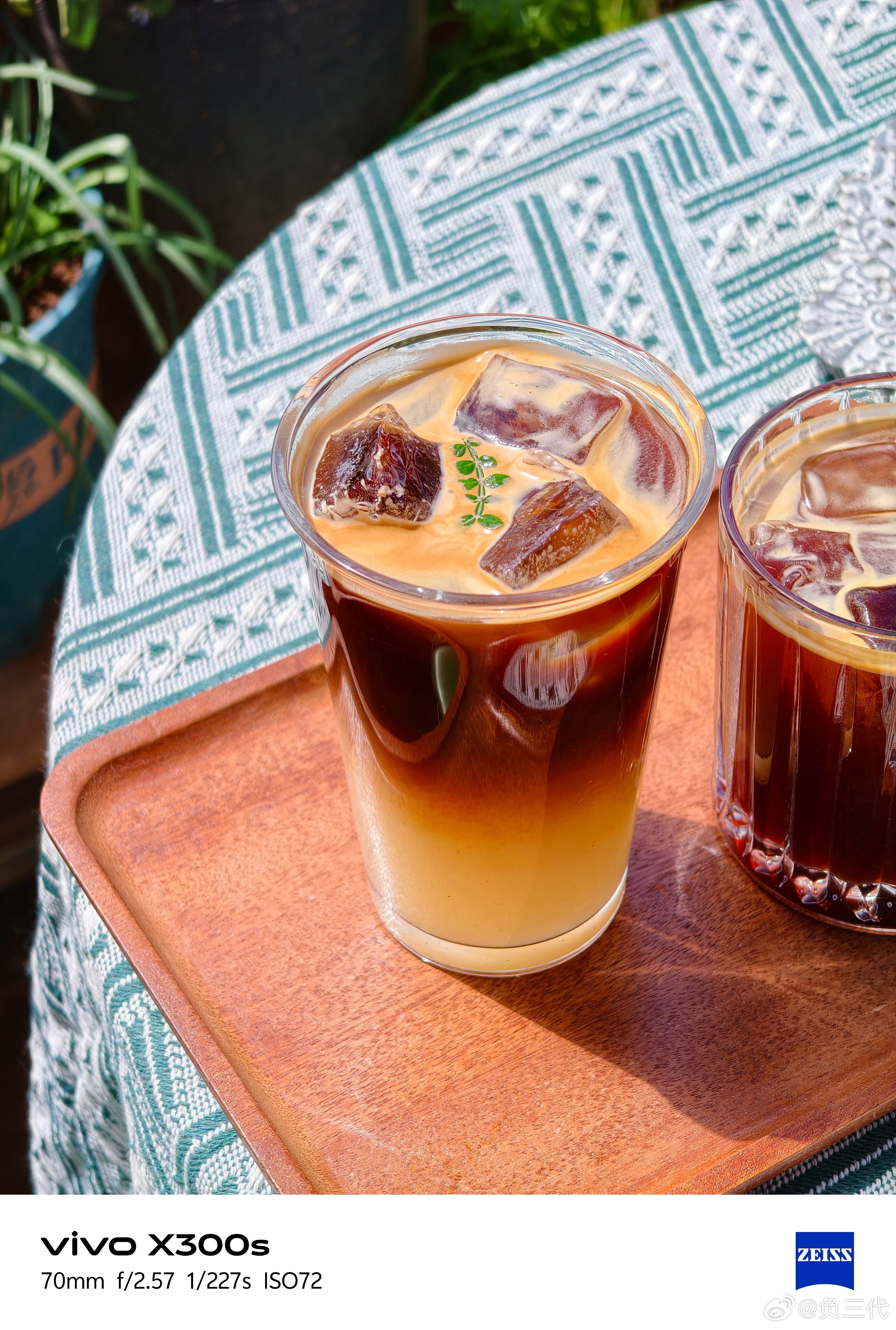 下午带着vivo X300s出去体验了一波丽江的咖啡店，随便一家都很有氛围。之前