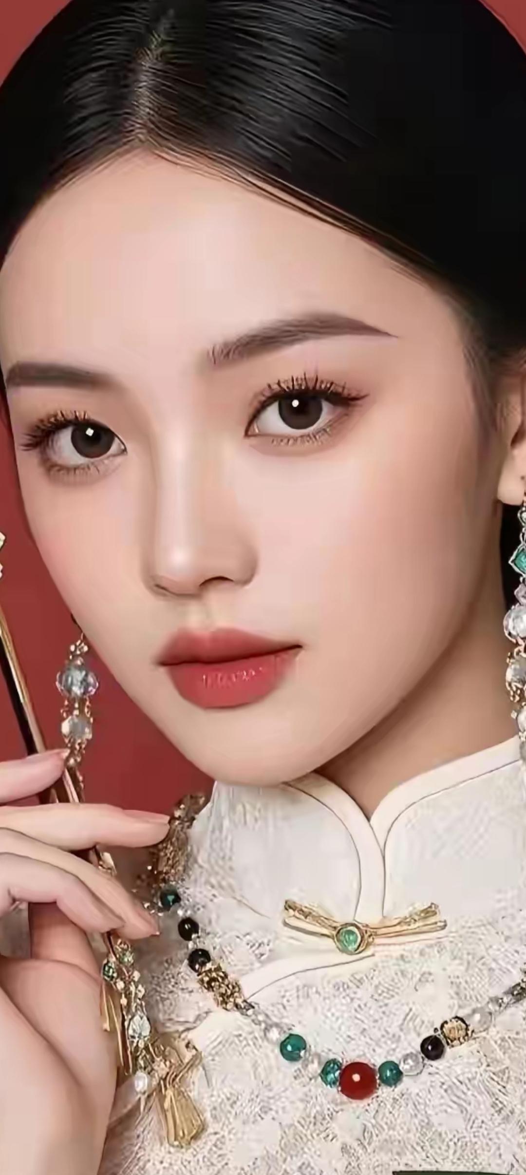 古典优雅，韵味十足，复古旗袍配饰，尽显东方之美。