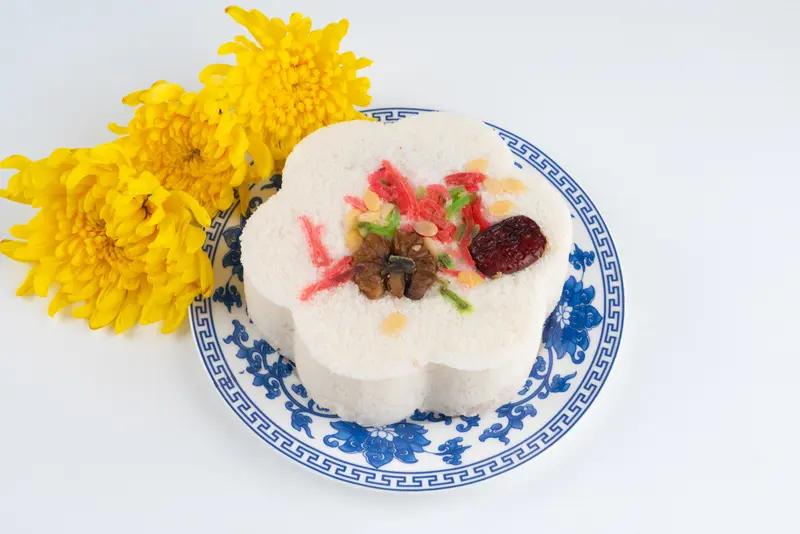 重阳节到啦，饮食可有不少讲究。重阳糕是必吃的传统食物，早在汉朝就有吃花糕的习俗，