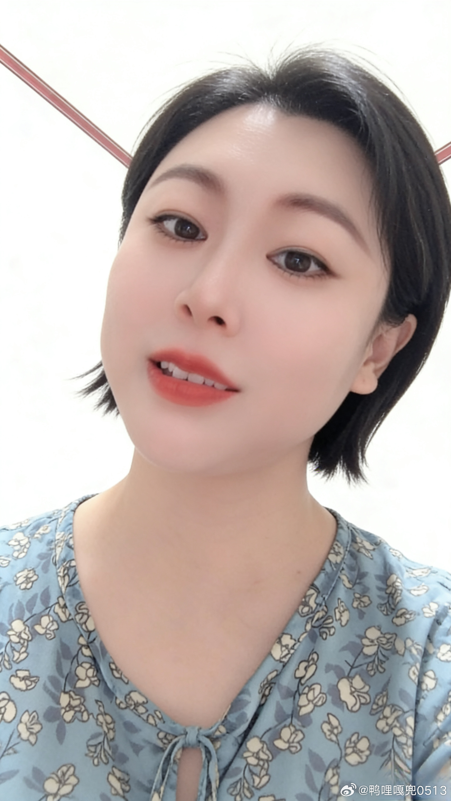 穿搭时尚穿搭今天穿什么ootd 抹茶色碎花薄衫真好看 