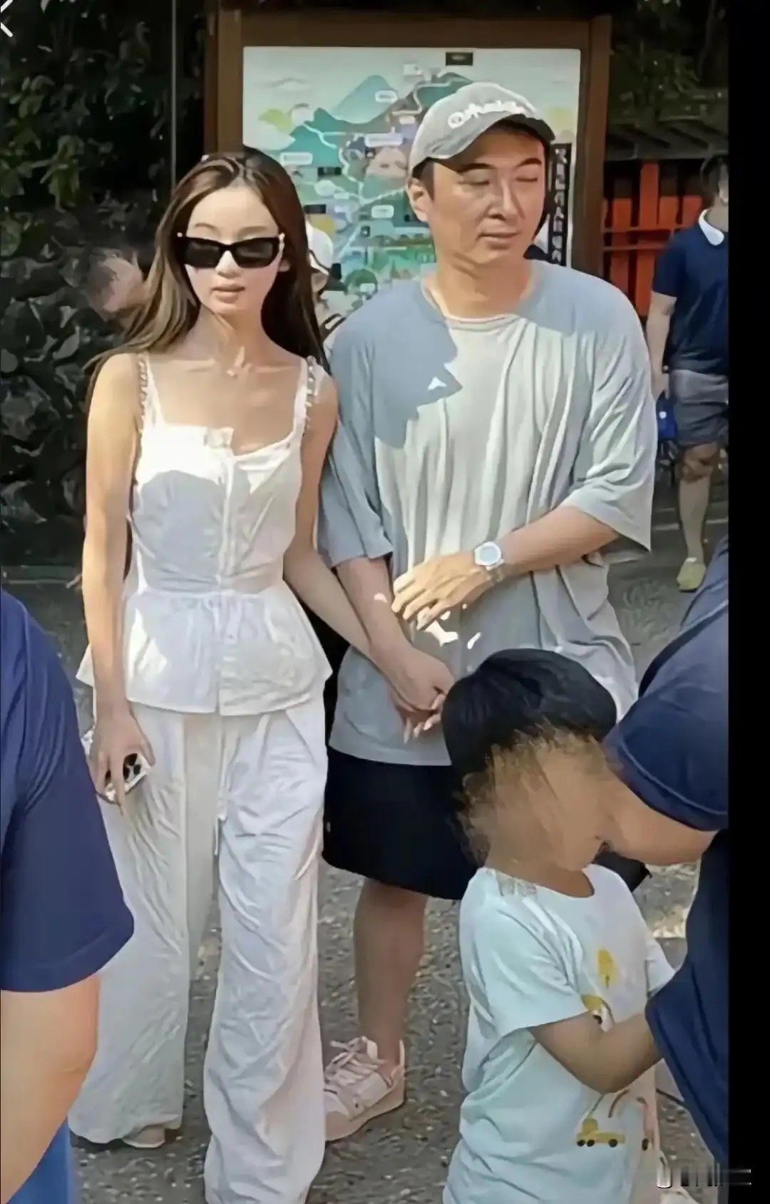 王思聪近日看起来好憔悴啊，要注意身体啊校长 ​​​