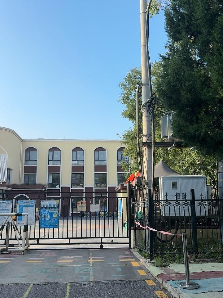 退休一年半，按校历来说是三个学期，又到老师返校季，这个节点对自己心绪还是有一点影