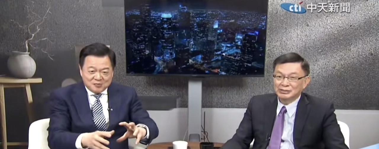 看周锡玮县长和苑举正教授做节目讲家族趣事，让我想起了那句老话叫龙生龙，凤生凤，老