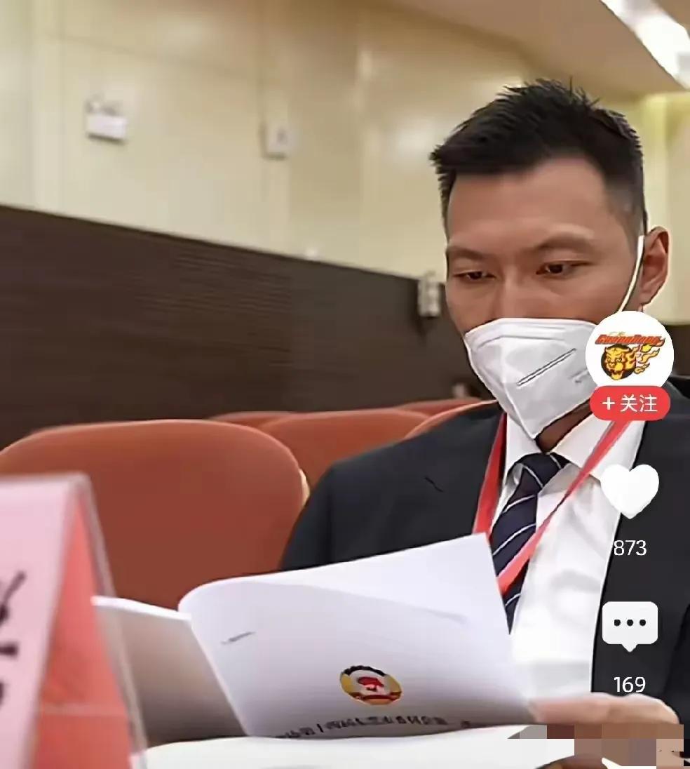 易建联不回答便是最好的回答，本来嫖娼就是子虚乌有的事，根本没必要自证清白。至于辟