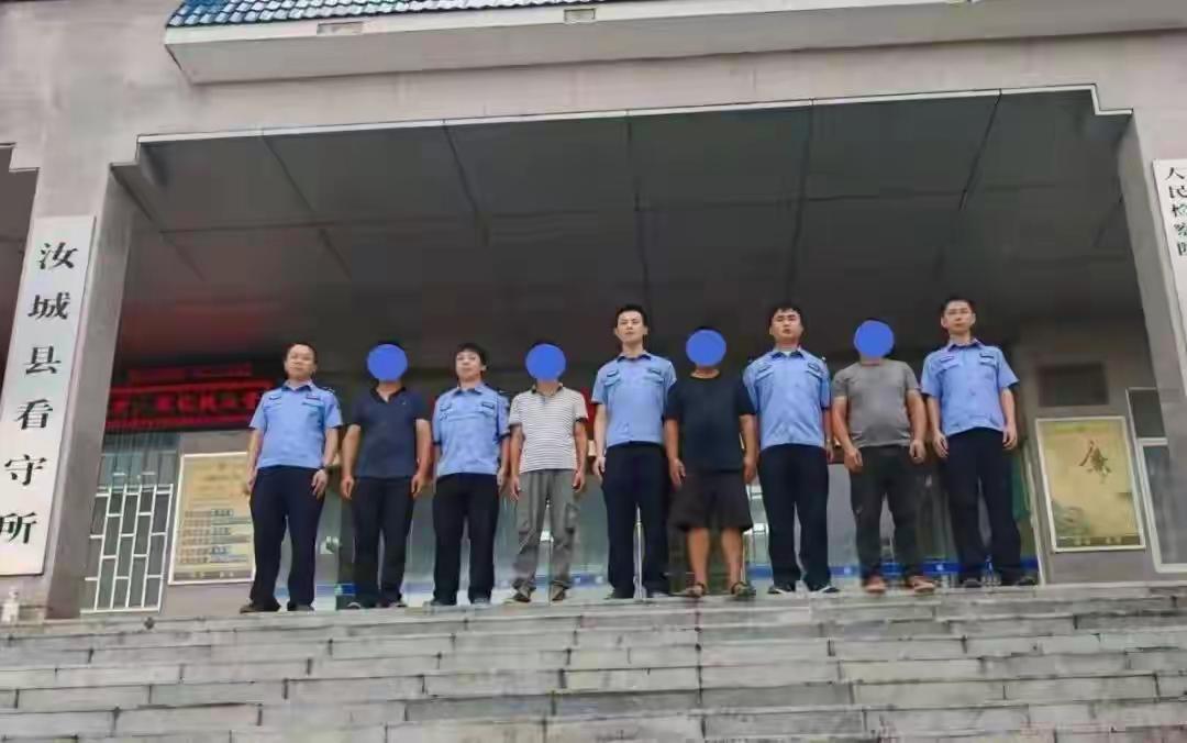 最近湖南汝城县法院审理的“7·19”非法盗采稀土案太让人震惊了。这可是横跨湘、赣