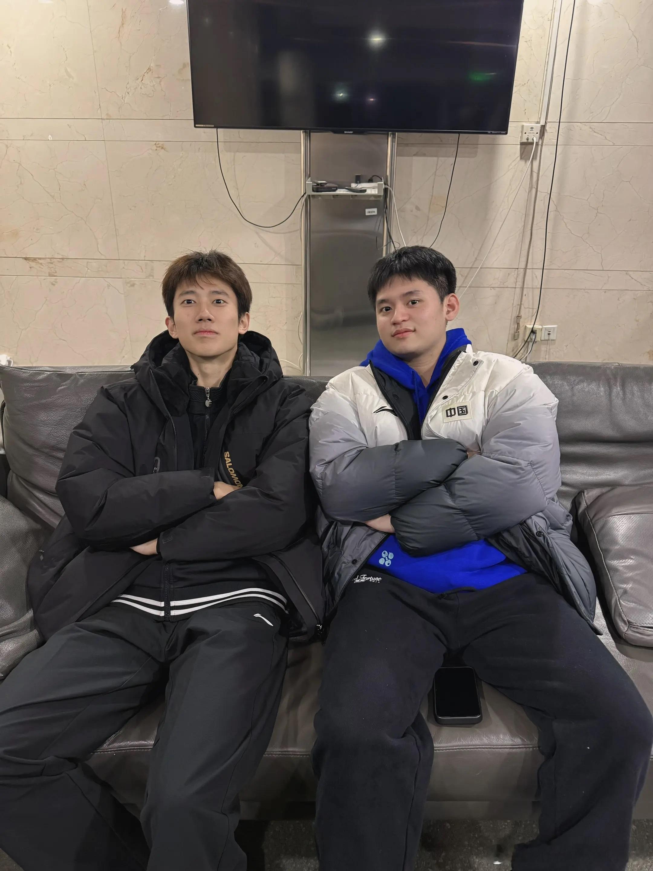 梁俨苧更新与林诗栋合影📷 