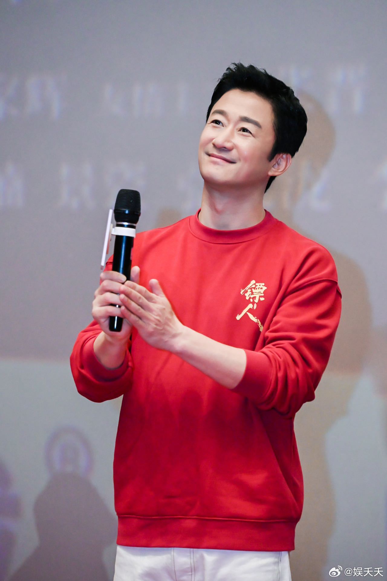 吴京 水肿 吴京这状态挺好的呀！活动现场清爽帅气，线下互动超暖心，魅力值爆表！健