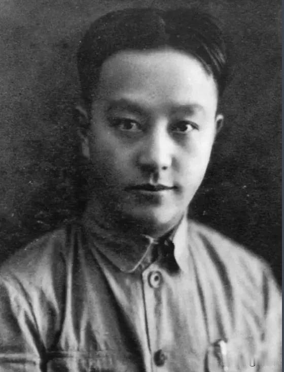 《伟大的长征》里王明的出场次数虽然不多，但导演组选角色却极为严苛，由印小天出演王