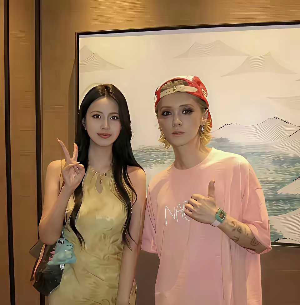 这是鹿晗啊，男人的花期真短​​​​