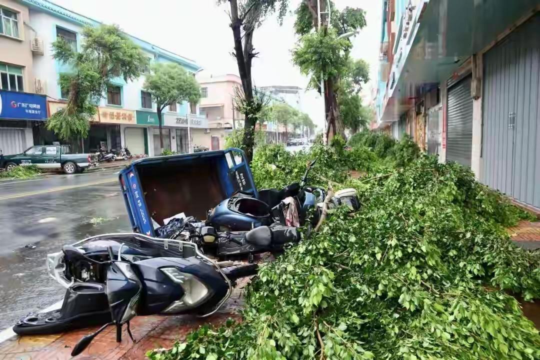 台风“红霞”正在北上，华南和华北地区南部都将迎来持续暴雨，远在内陆的湖北、河南被