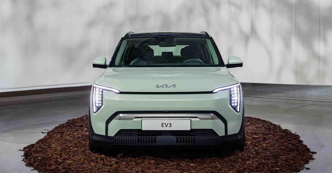 起亚新车EV3发布！新车基于E-GMP平台打造而来，采用400V电压架构，最大搭