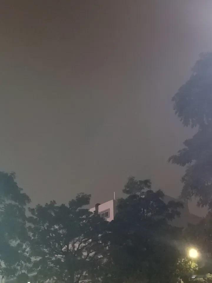 晒图笔记大赛广东的夜空，今日小雨。