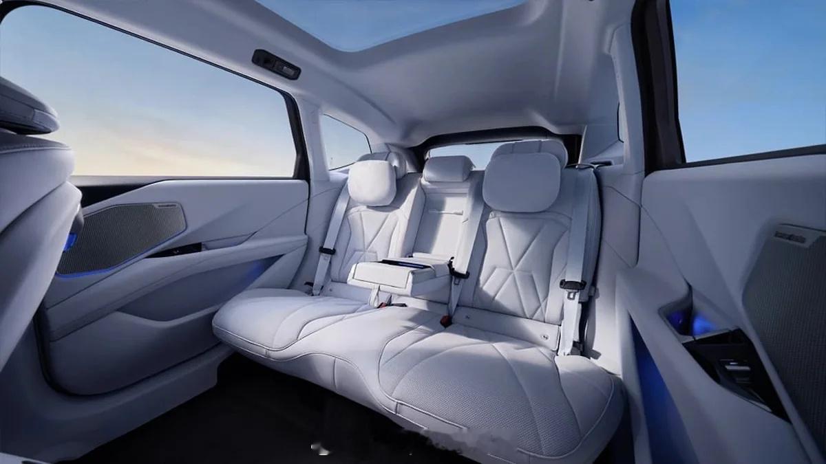 【宝马官宣：一款纯电中型 SUV 上市，26.99 万起，最高续航 919km】