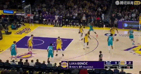 詹姆斯连漏3回合，斯玛特大胆举手表不满！
短短2分钟，看看詹姆斯这伟大的防守表现