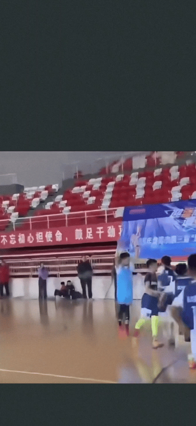 盘锦小篮球赛家长冲长互殴的后续，说是那个冲进来推搡小球员的家长赔了2.5万，闹事