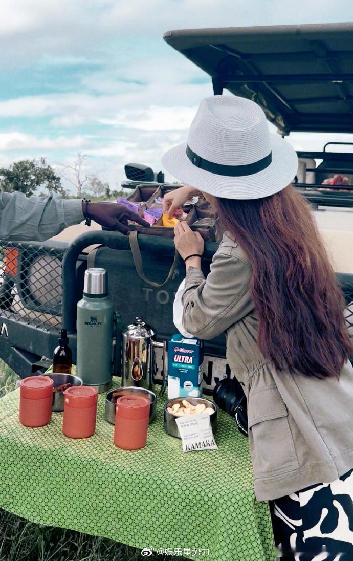 偶遇黄轩与女友在南非旅游黄轩和女友一起过春节 网友分享春节期间在南非偶遇了黄轩与