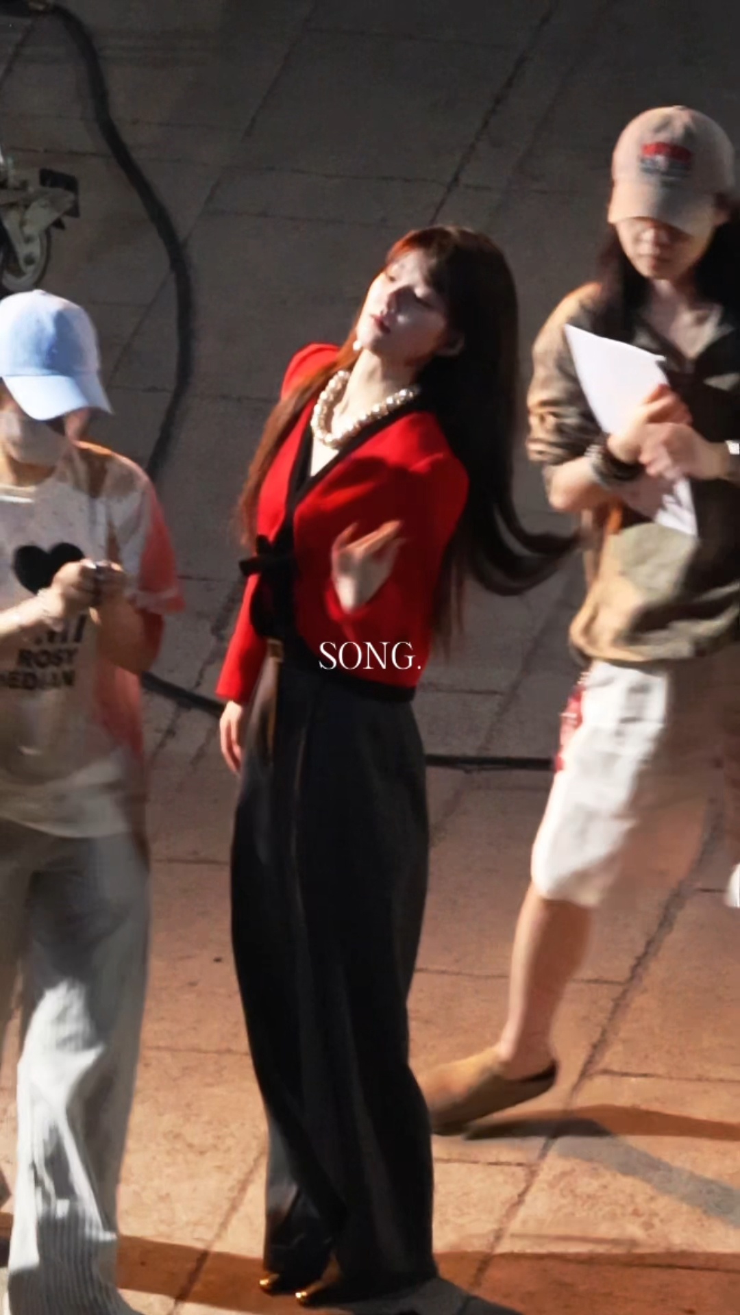 可是这个撩发真的很帅……©️song. ​​​