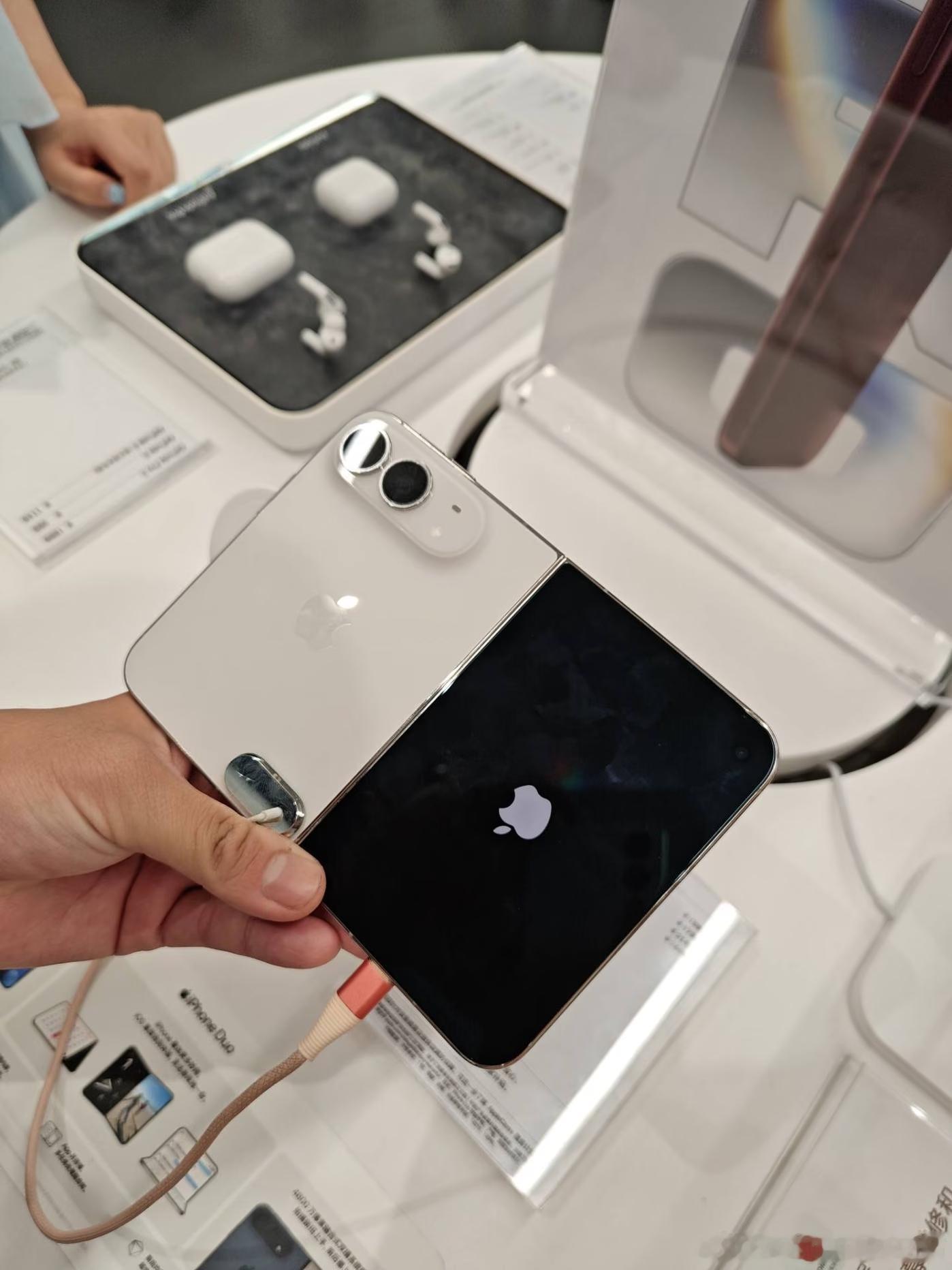 哇 还有倒版iPhone[允悲] ​​​